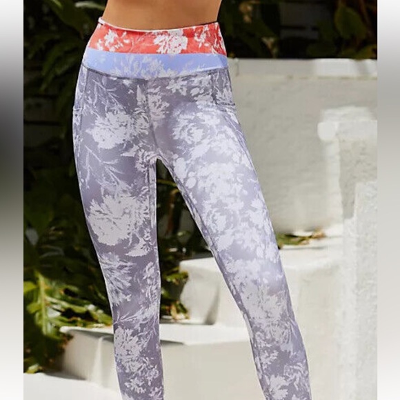 Brand new ~ Free People Movement Wave Rider Leggings SIZE XS + free fp bag! - Picture 3 of 17
